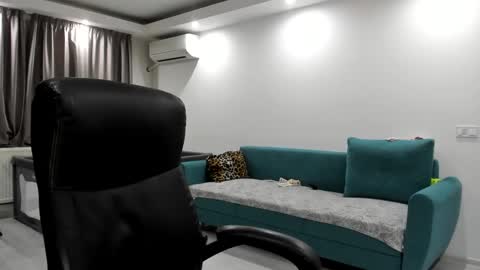 Snapshot of fetishcatalea chatting on 1, 12, 2024 Catalea DM online show from 1, 12, 2024