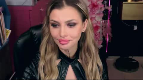 Snapshot of fetishsarah chatting on 1, 11, 2025 Sarah online show from 1, 11, 2025