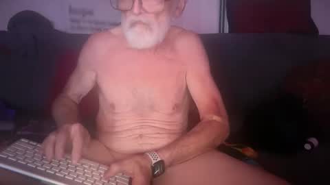 Snapshot of ff_pig chatting on 1, 11, 2025 ff_pig online show from 1, 11, 2025