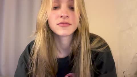 Snapshot of fflloowweerr chatting on 6, 12, 2024 Lisa online show from 6, 12, 2024