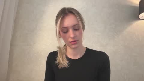 Snapshot of fflloowweerr chatting on 23, 10, 2025 Lisa online show from 23, 10, 2025