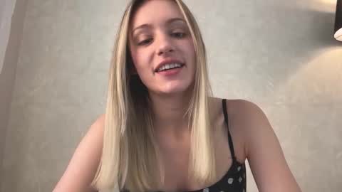 Snapshot of fflloowweerr chatting on 17, 11, 2025 Lisa online show from 17, 11, 2025