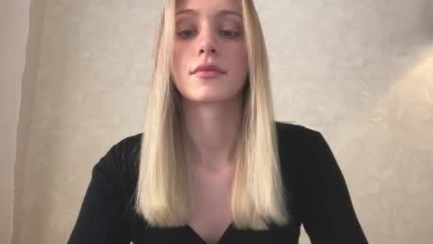 Snapshot of fflloowweerr chatting on 29, 11, 2025 Lisa online show from 29, 11, 2025