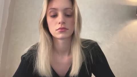 Snapshot of fflloowweerr chatting on 1, 12, 2025 Lisa online show from 1, 12, 2025