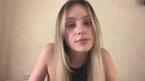 Snapshot of fflloowweerr chatting on 14, 12, 2025 Lisa online show from 14, 12, 2025