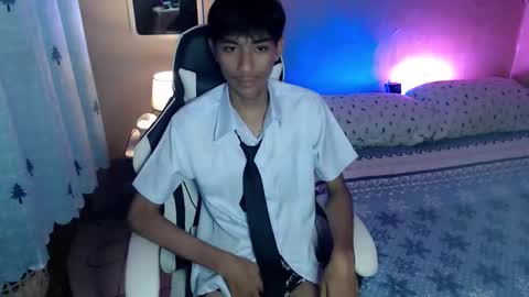 fineboii_rey18 online show from 23, 9, 2025