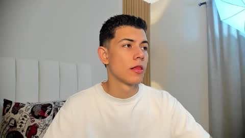 Nicolas online show from 4, 12, 2025