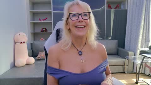 Snapshot of fitcougarcb chatting on 30, 3, 2026 Bianca online show from 30, 3, 2026