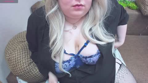 Snapshot of flame_beauty chatting on 4, 1, 2025 Gabrielle online show from 4, 1, 2025