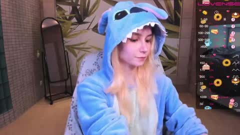 Snapshot of fleximona chatting on 7, 3, 2026 FlexiMona online show from 7, 3, 2026