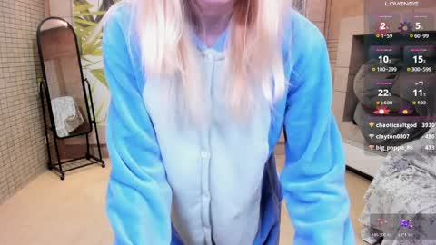 Snapshot of fleximona chatting on 5, 4, 2026 FlexiMona online show from 5, 4, 2026