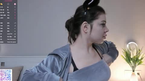 Snapshot of flirtbubble chatting on 15, 12, 2025 Doloras online show from 15, 12, 2025