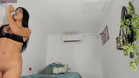 Snapshot of flor_herrera1 chatting on 22, 12, 2025 online show from 22, 12, 2025