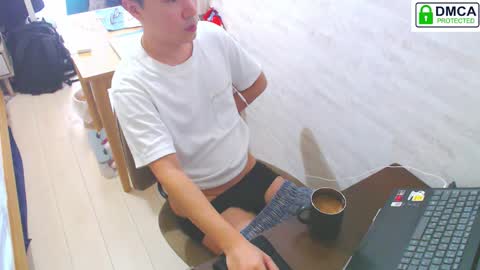 Snapshot of flowerbox chatting on 1, 11, 2025 flowerbox online show from 1, 11, 2025