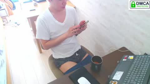 Snapshot of flowerbox chatting on 11, 4, 2026 flowerbox online show from 11, 4, 2026