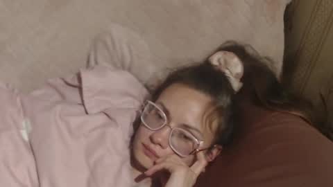 say meow and send tip  online show from 16, 4, 2026