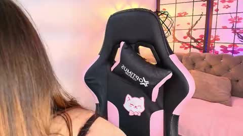  FLUFFY BUBBLE  online show from 8, 1, 2026