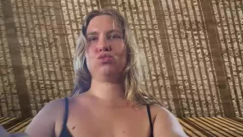 fluffy_bunnyxxx online show from 25, 4, 2026