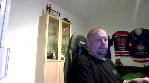 Snapshot of fluffy_espen chatting on 17, 3, 2026 fluffy_espen online show from 17, 3, 2026