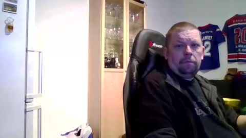 Snapshot of fluffy_espen chatting on 2, 4, 2026 fluffy_espen online show from 2, 4, 2026