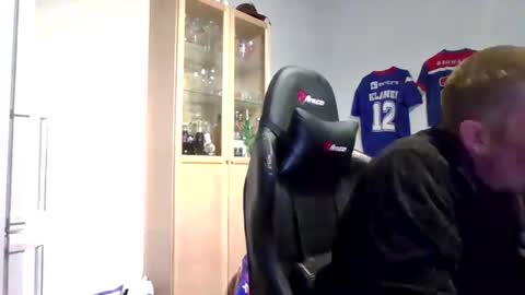Snapshot of fluffy_espen chatting on 12, 4, 2026 fluffy_espen online show from 12, 4, 2026