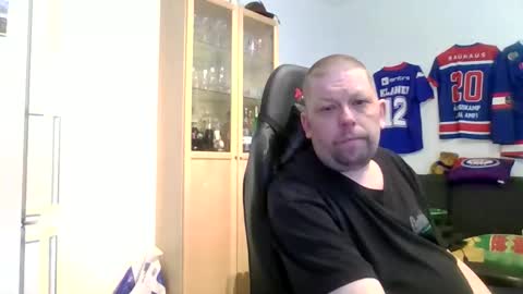 Snapshot of fluffy_espen chatting on 23, 4, 2026 fluffy_espen online show from 23, 4, 2026