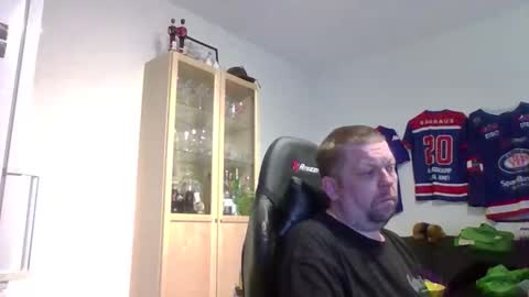 Snapshot of fluffy_espen chatting on 25, 5, 2026 fluffy_espen online show from 25, 5, 2026