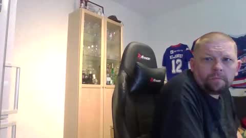 Snapshot of fluffy_espen chatting on 9, 6, 2026 fluffy_espen online show from 9, 6, 2026