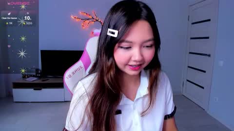 Snapshot of fluffy_rose chatting on 8, 10, 2025 Rose online show from 8, 10, 2025