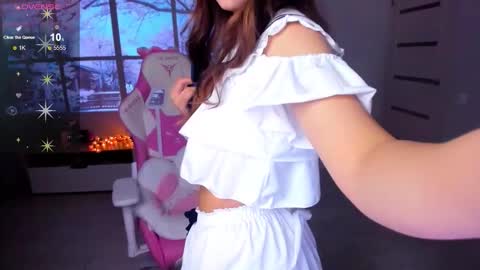 Snapshot of fluffy_rose chatting on 24, 11, 2025 Rose online show from 24, 11, 2025