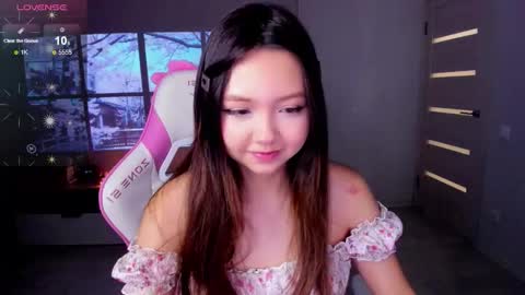 Snapshot of fluffy_rose chatting on 1, 12, 2025 Rose online show from 1, 12, 2025
