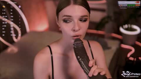 Snapshot of fluffyellie chatting on 18, 9, 2025 ask me online show from 18, 9, 2025