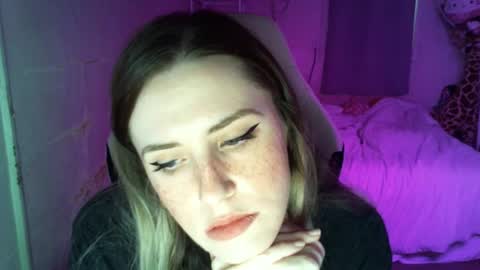 Snapshot of fluxsux chatting on 20, 10, 2025 Flux online show from 20, 10, 2025