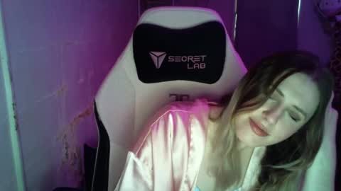 Snapshot of fluxsux chatting on 5, 11, 2025 Flux online show from 5, 11, 2025