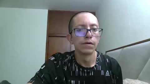Snapshot of fonzi_flores chatting on 4, 10, 2025 fonzi_flores online show from 4, 10, 2025