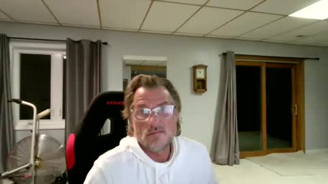 Snapshot of foodforcatfists chatting on 2, 4, 2026 foodforcatfists online show from 2, 4, 2026