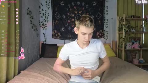 Snapshot of forever_eren chatting on 12, 11, 2025 forever_eren online show from 12, 11, 2025