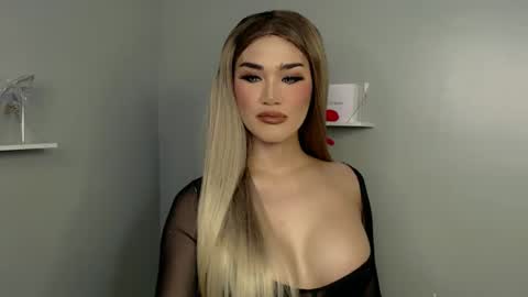 KHATRINA STACIE MARIE online show from 10, 3, 2025