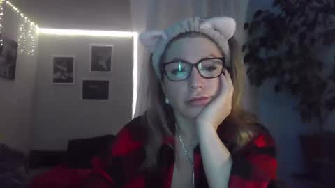 Snapshot of fox_red_lady7 chatting on 1, 3, 2025 fox_red_lady7 online show from 1, 3, 2025