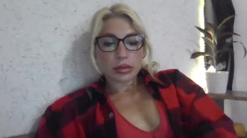 Snapshot of fox_red_lady7 chatting on 1, 10, 2025 fox_red_lady7 online show from 1, 10, 2025