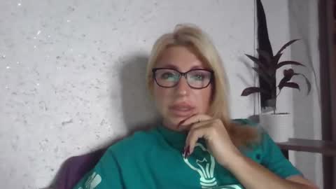 Snapshot of fox_red_lady7 chatting on 2, 10, 2025 fox_red_lady7 online show from 2, 10, 2025