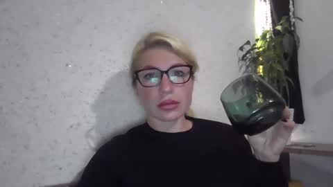 Snapshot of fox_red_lady7 chatting on 13, 10, 2025 fox_red_lady7 online show from 13, 10, 2025