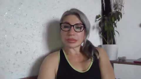 fox_red_lady7 online show from 14, 11, 2025