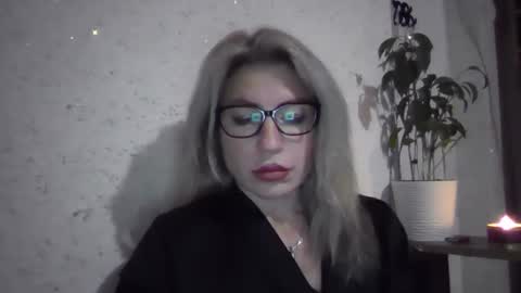 fox_red_lady7 online show from 14, 12, 2025