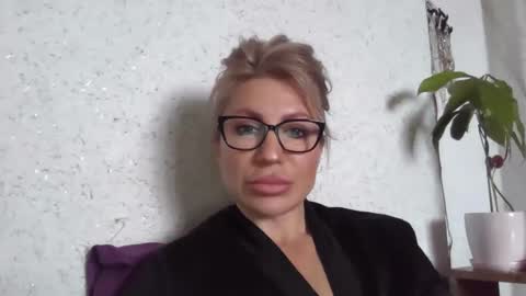 fox_red_lady7 online show from 15, 4, 2026