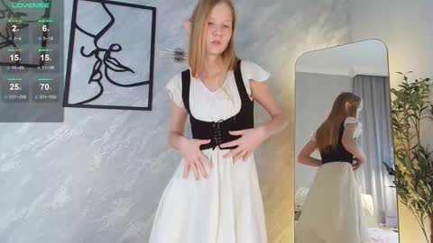 foxialee online show from 26, 11, 2025