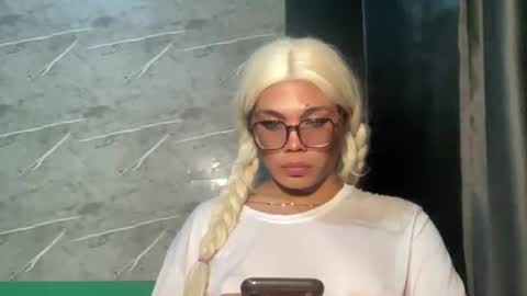 Snapshot of foxli_xx chatting on 9, 6, 2026 KITTY online show from 9, 6, 2026