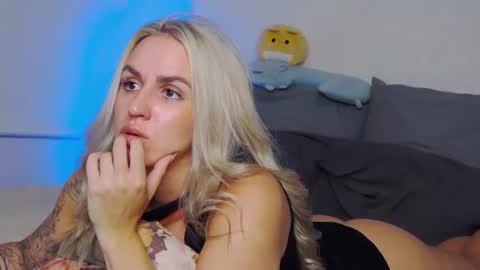 Snapshot of foxy_kimmi chatting on 4, 7, 2026 Foxy Kimmi online show from 4, 7, 2026