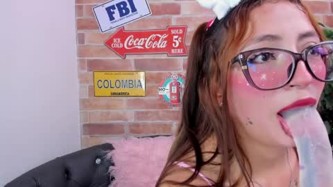 Snapshot of foxy_vilma chatting on 21, 4, 2026 Miss Vilma online show from 21, 4, 2026
