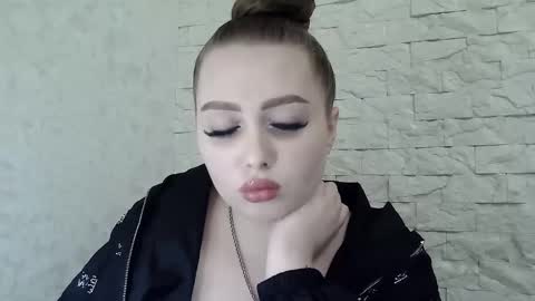 Snapshot of foxyflaree chatting on 1, 12, 2025 Alice online show from 1, 12, 2025